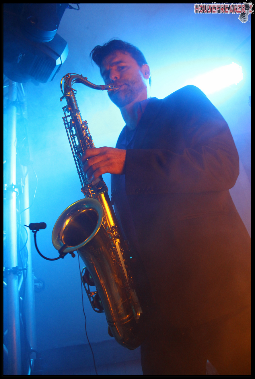 889x1321 pixels (1.195K)